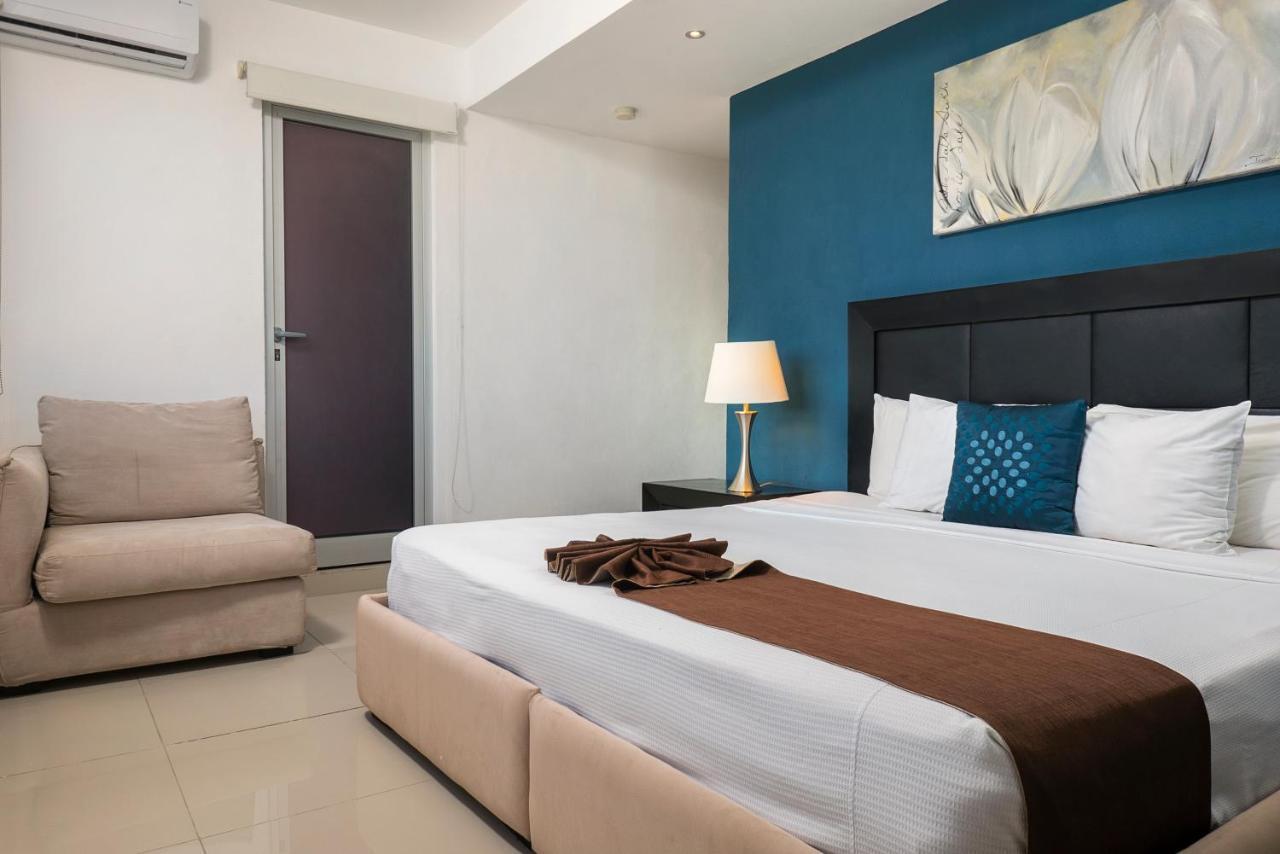 Suites Malecon Cancún Exteriör bild